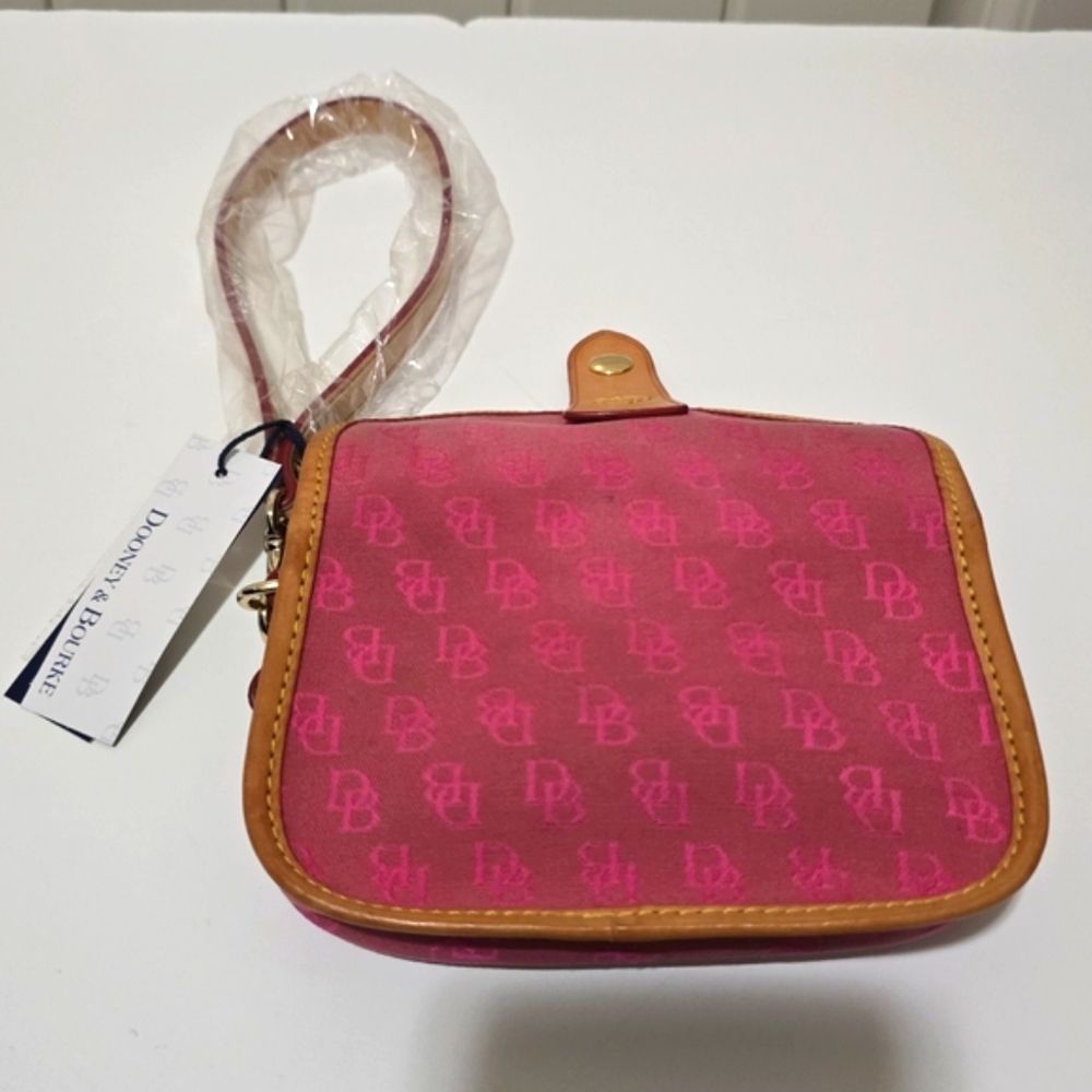 Dooney & BOURKE WRISTLET - Picture 10 of 11